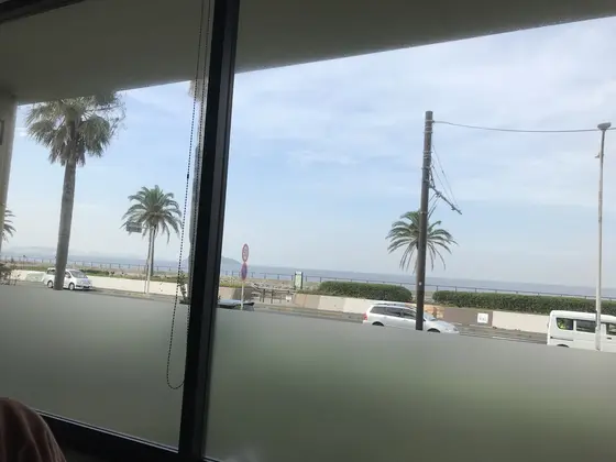 ガラス下部は曇りガラス