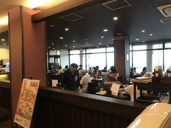 レストラン広いです。