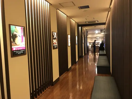 館内は和風アジアンな感じです。