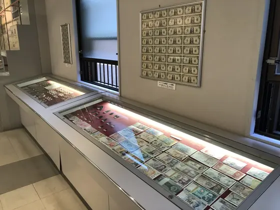 コインだけでなく紙幣も