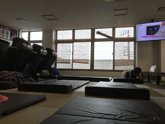 浴場とフロントは三階です。