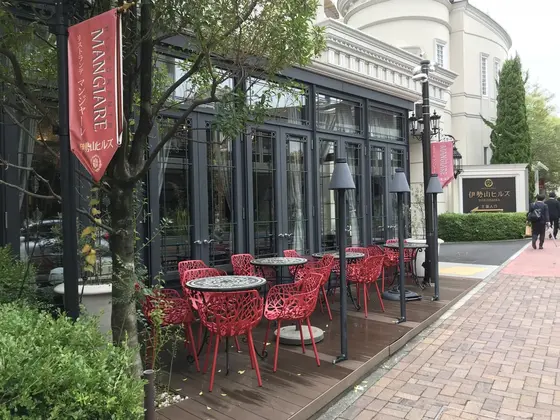 通り沿いのオサレカフェ