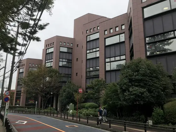 中区の図書館です。