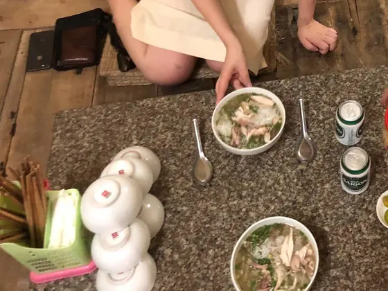 ホテル横のローカルフォー屋さん