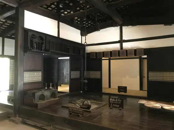 有りましたねぇ。囲炉裏♪