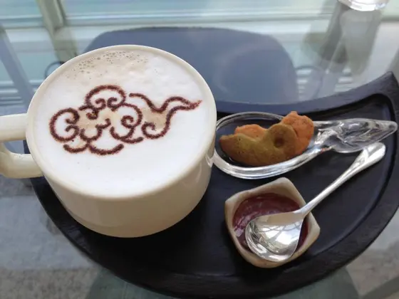 館内のカフェで休憩