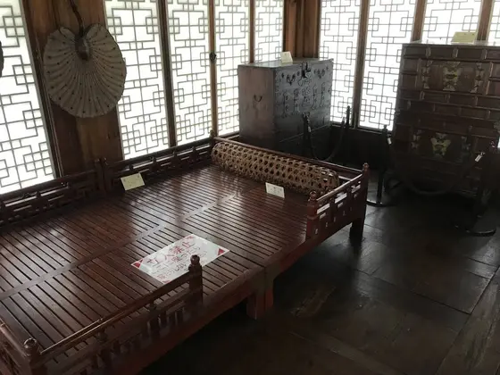 ベッドがあります。
