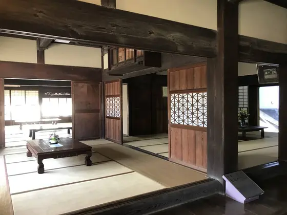 綺麗な母屋