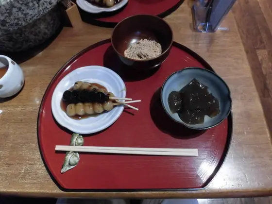 黒豆みたらし団子とわらびもち