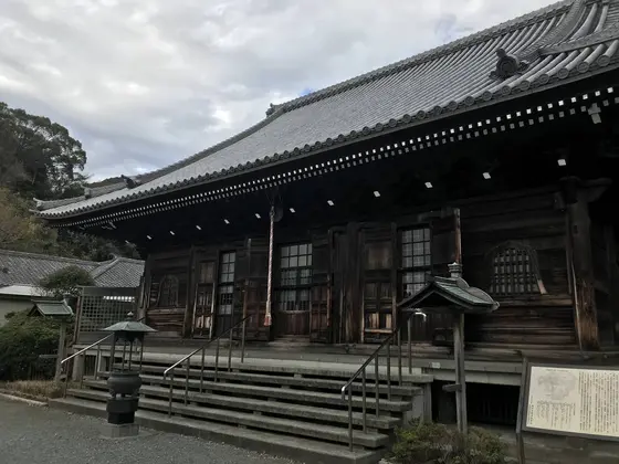 渋いお堂です。