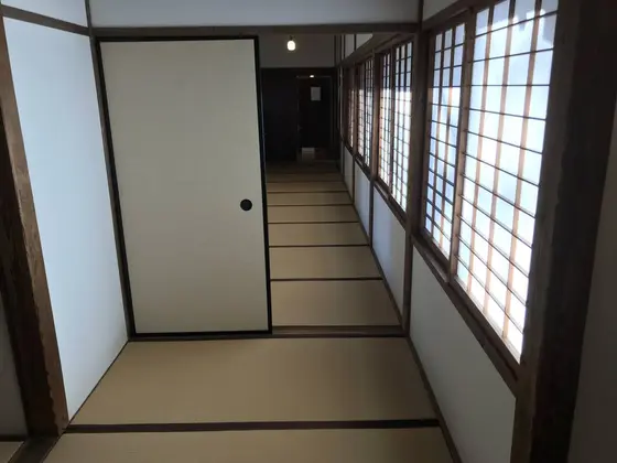 廊下に畳かよw