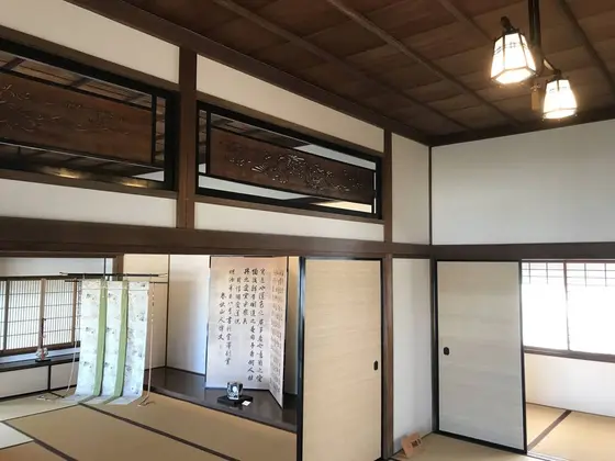 照明具も欄間も素晴らしい