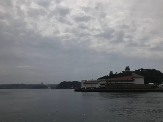 平戸の橋を渡ったらすぐ