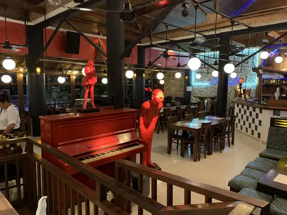 レッドピアノ