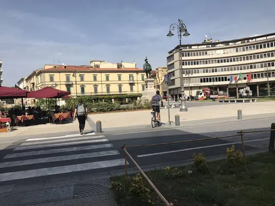 ピサ駅前