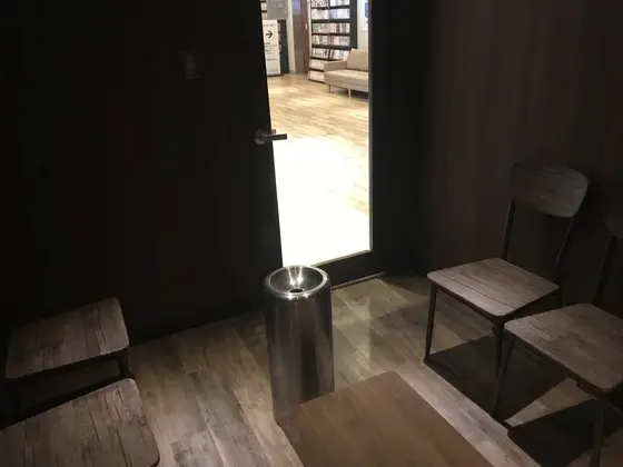 オシャレな喫煙所