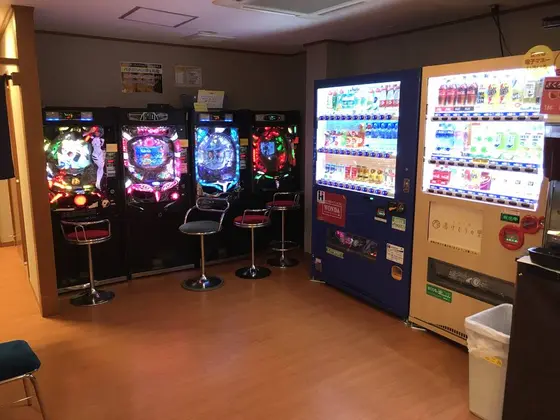 パチ関係のゲーム機もあります。