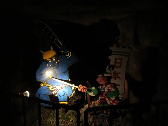 洞窟内部