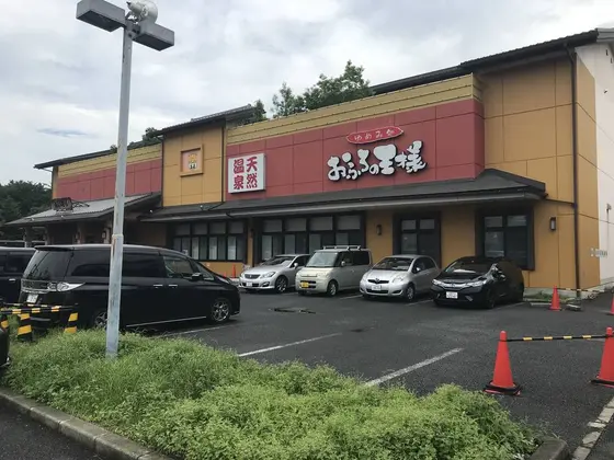 団地の一角にあります。