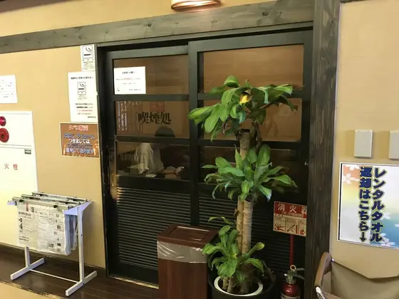 喫煙室も雰囲気良い