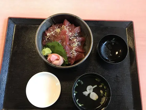 漬け丼から行きます♪