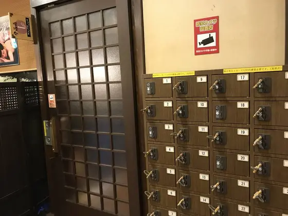 喫煙ルームはこちら