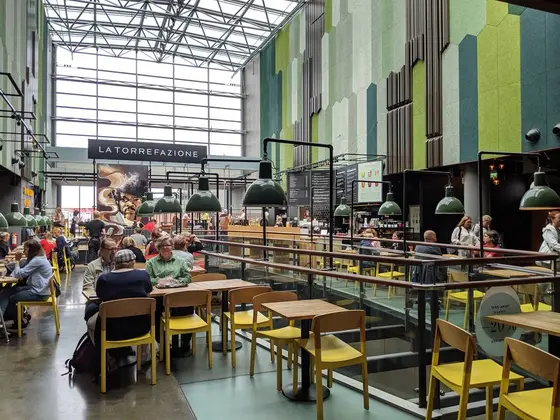 施設内カフェテリア