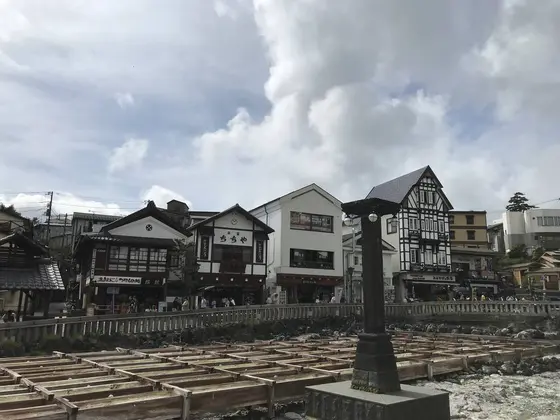 温泉街に立ち並ぶお店