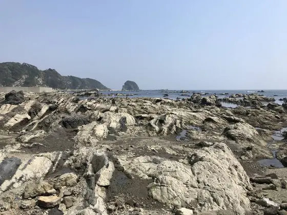 奥の小島は劔崎