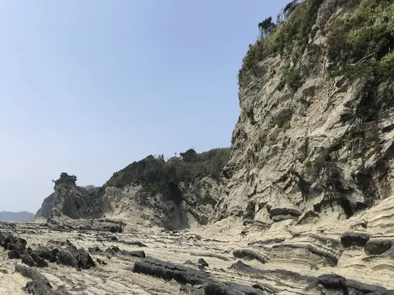 前方の岩が盗人狩のシンボル