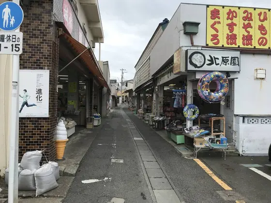 お土産屋さん通り