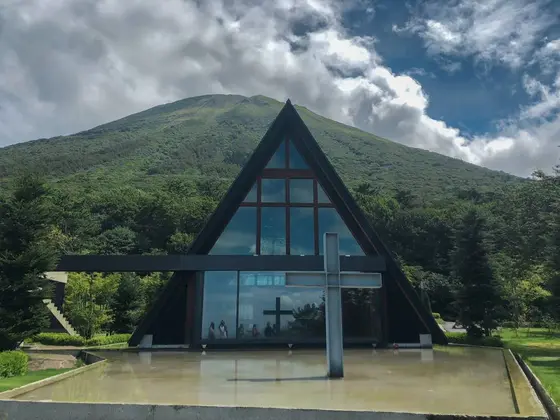 大山を臨むチャペルも併設