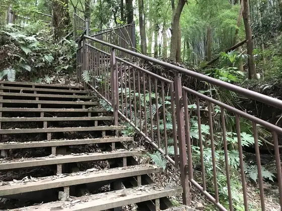 河原への階段