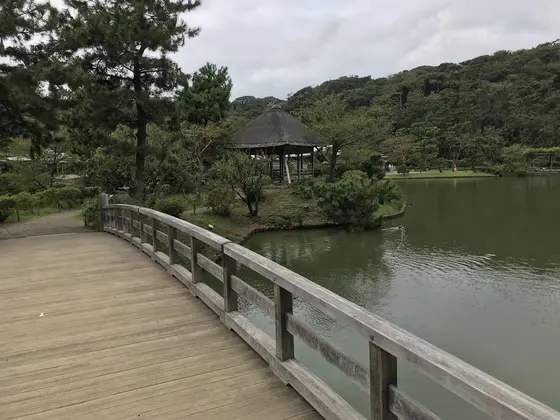 小島を渡って