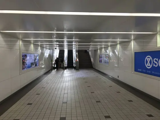 エスカレーターを上がれば。