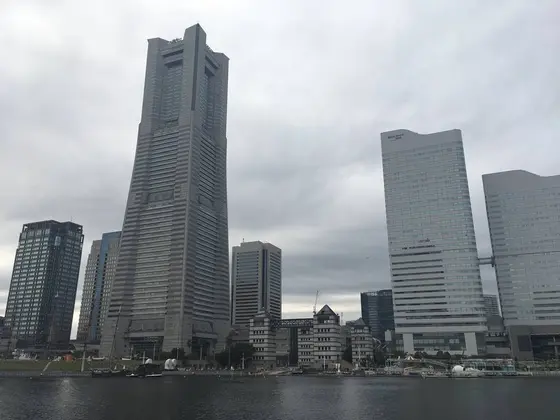 クイーン軸の超高層ビル群