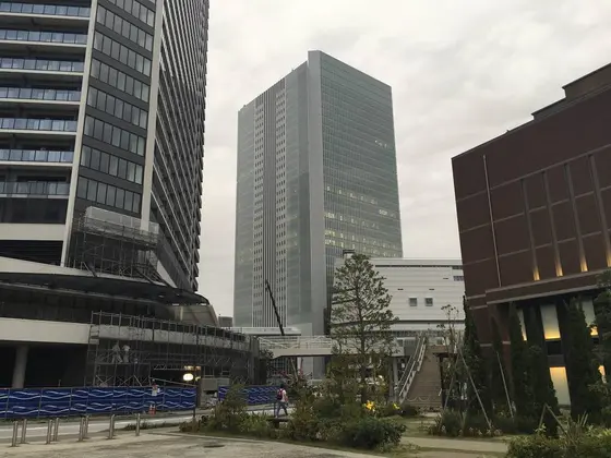 横浜市庁舎も斬新です。