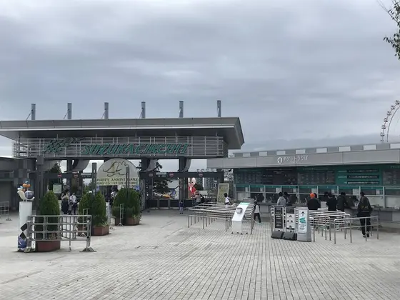 入り口はどこやねん！結局遊園地入口から入らなあかんのかい…迷った迷った。