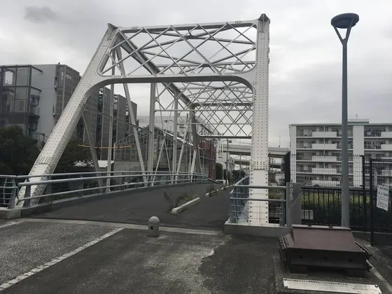 結構大きなトラス橋
