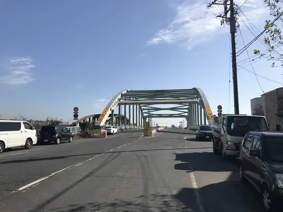 あの橋の向こうは？