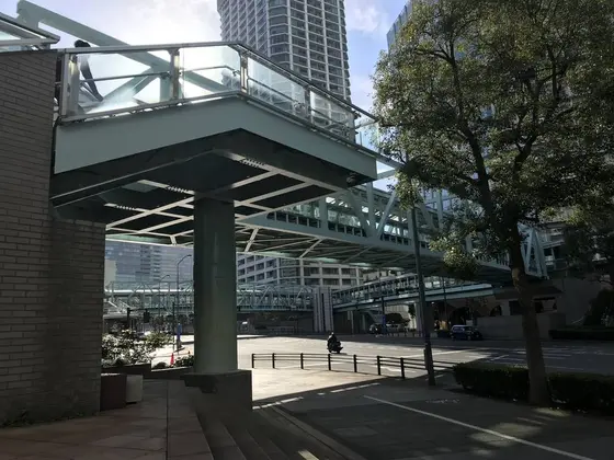 この字型の歩道橋