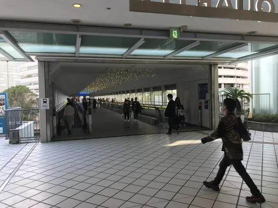 かもめ歩道橋内部