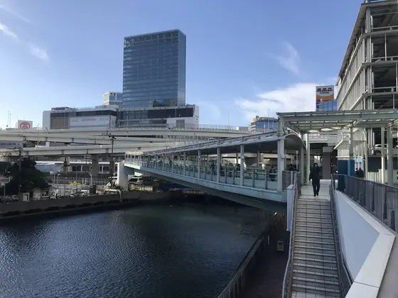 では、横浜駅にイザ