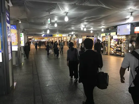 落ち着かない駅w