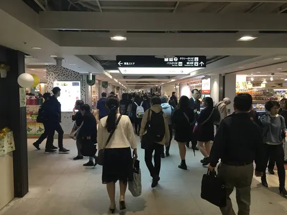 しかし、凄い人混み