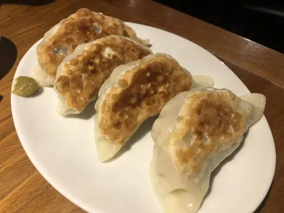 アボカドマグロ餃子と普通の餃子