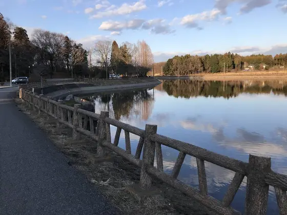奥に歩く細い道が回るように整備されている♡