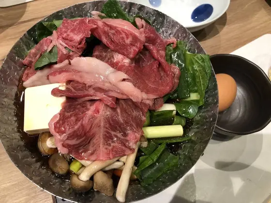 国産牛使用、卵も美味しい