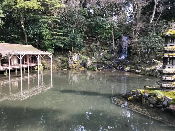 広大な庭園は繊細です。
