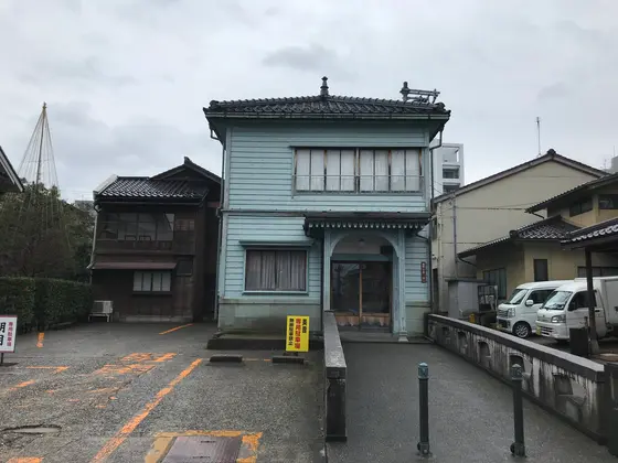 現役のお茶屋さんが多い地区